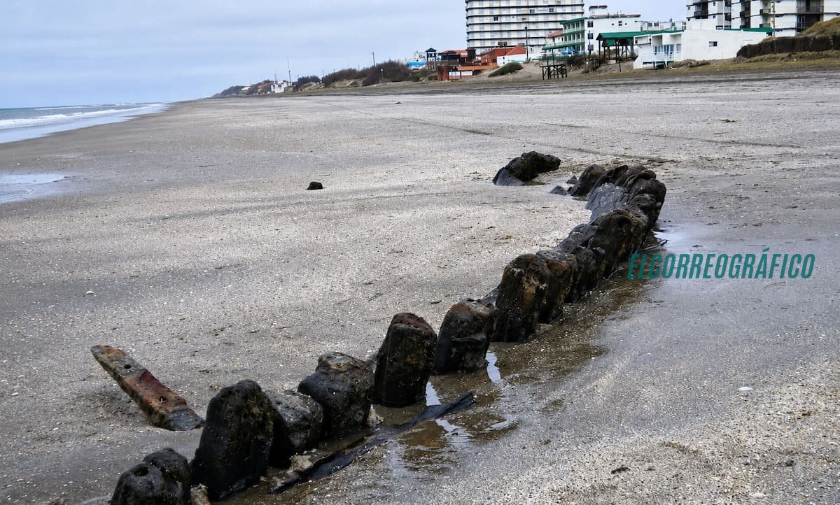 La costanera perdida de Mar de Ajó, 90 años entre naufragios y marea 1