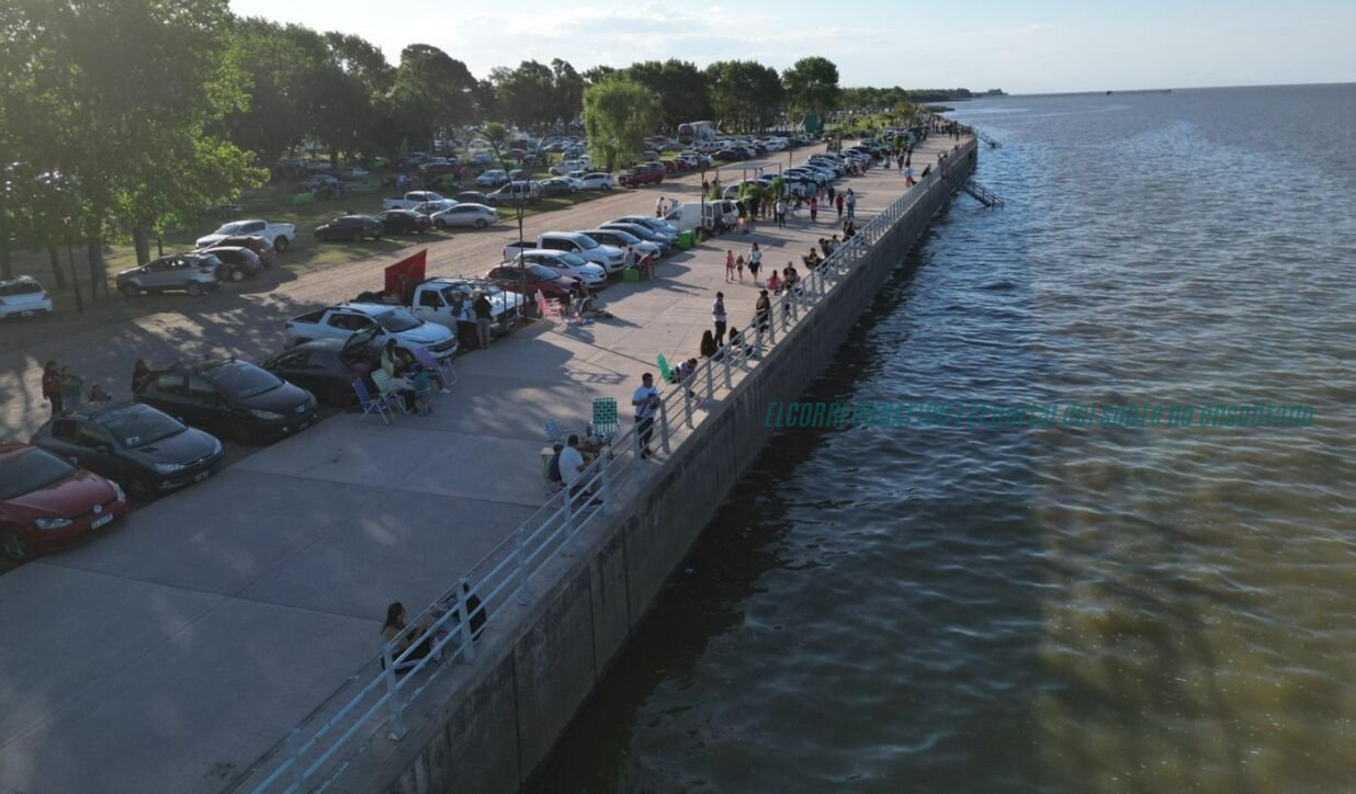 Murallón Punta Lara: alarmante avance 800 metros de obras notable sin estudio ambiental Murallón Punta Lara, alarmante avance de obras sin estudio ambiental 4