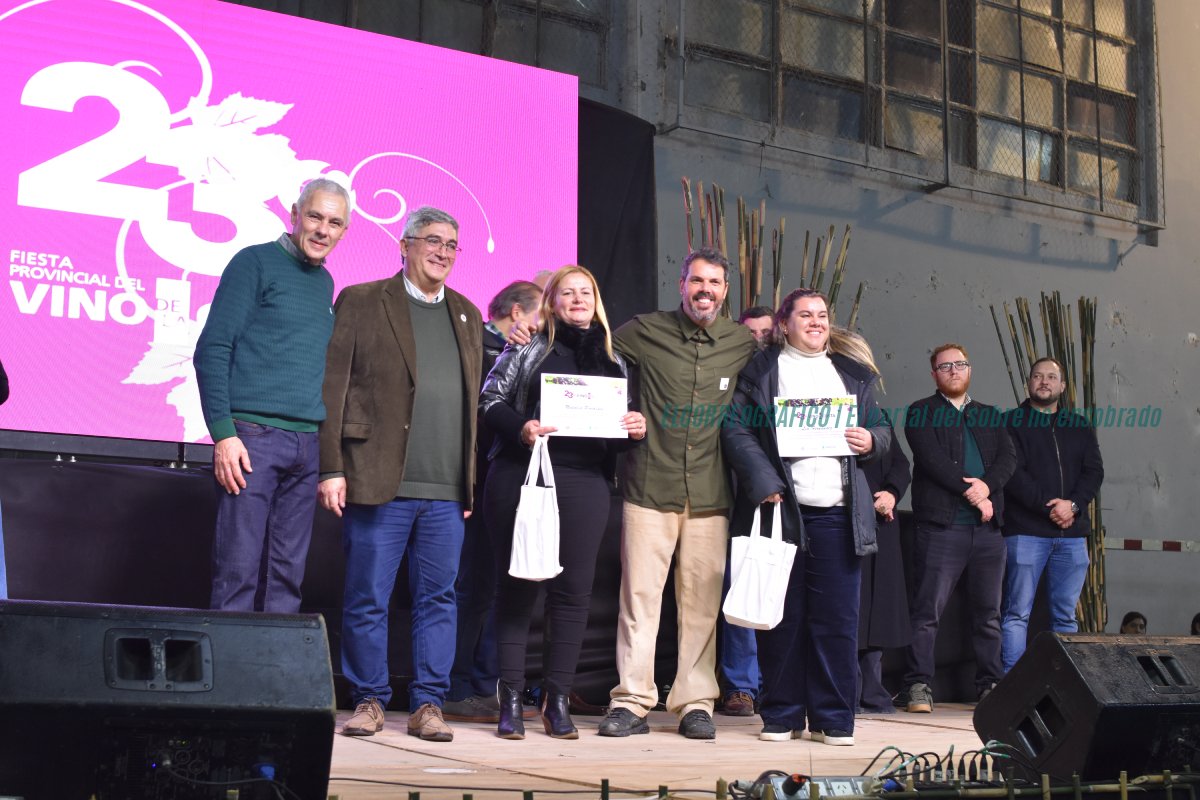 Vino de la Costa: la 23° Fiesta de Berisso cerró con récord notable de producción pese a la crisis nacional Vino de la Costa, la 23° Fiesta de Berisso cerró con récord de producción pese a la crisis nacional 04