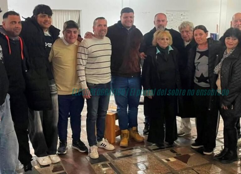 Violencia de género en Berisso, alarmante saldo de 2 femicidios en 2025 y 22 mil intentos de suicidio 09 Foto del conversatorio "violencia de género en Berisso" en el Centro Nueva Vida de Los Talas, con Beatriz Regal y Jorge Taddei junto a vecinos y referentes locales.