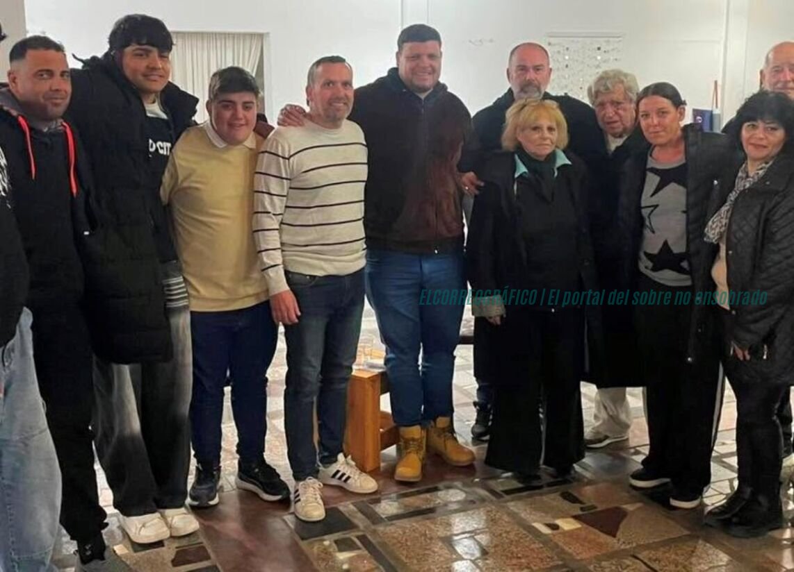 Violencia de género en Berisso, alarmante saldo de 2 femicidios en 2025 y 22 mil intentos de suicidio 09 Foto del conversatorio "violencia de género en Berisso" en el Centro Nueva Vida de Los Talas, con Beatriz Regal y Jorge Taddei junto a vecinos y referentes locales.