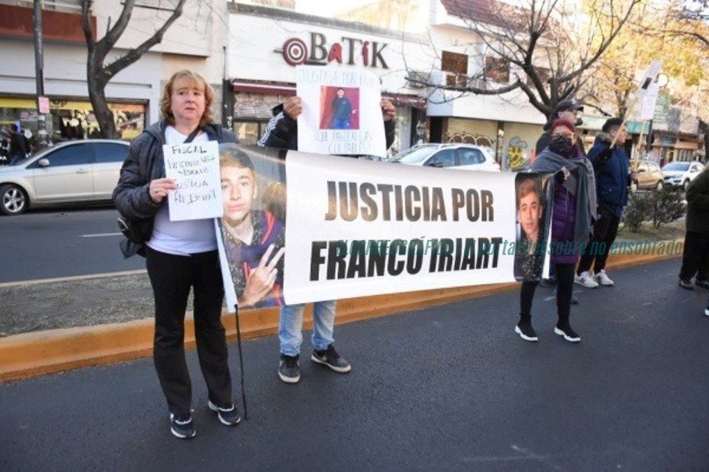 Condena médica SAME queda completamente firme tras la muerte de Franco Iriart en La Plata en el año 2021 padres de la víctima, Alberto Iriart y Gricel Berdun , Condena médica SAME queda firme tras la muerte de Franco Iriart en La Plata 5