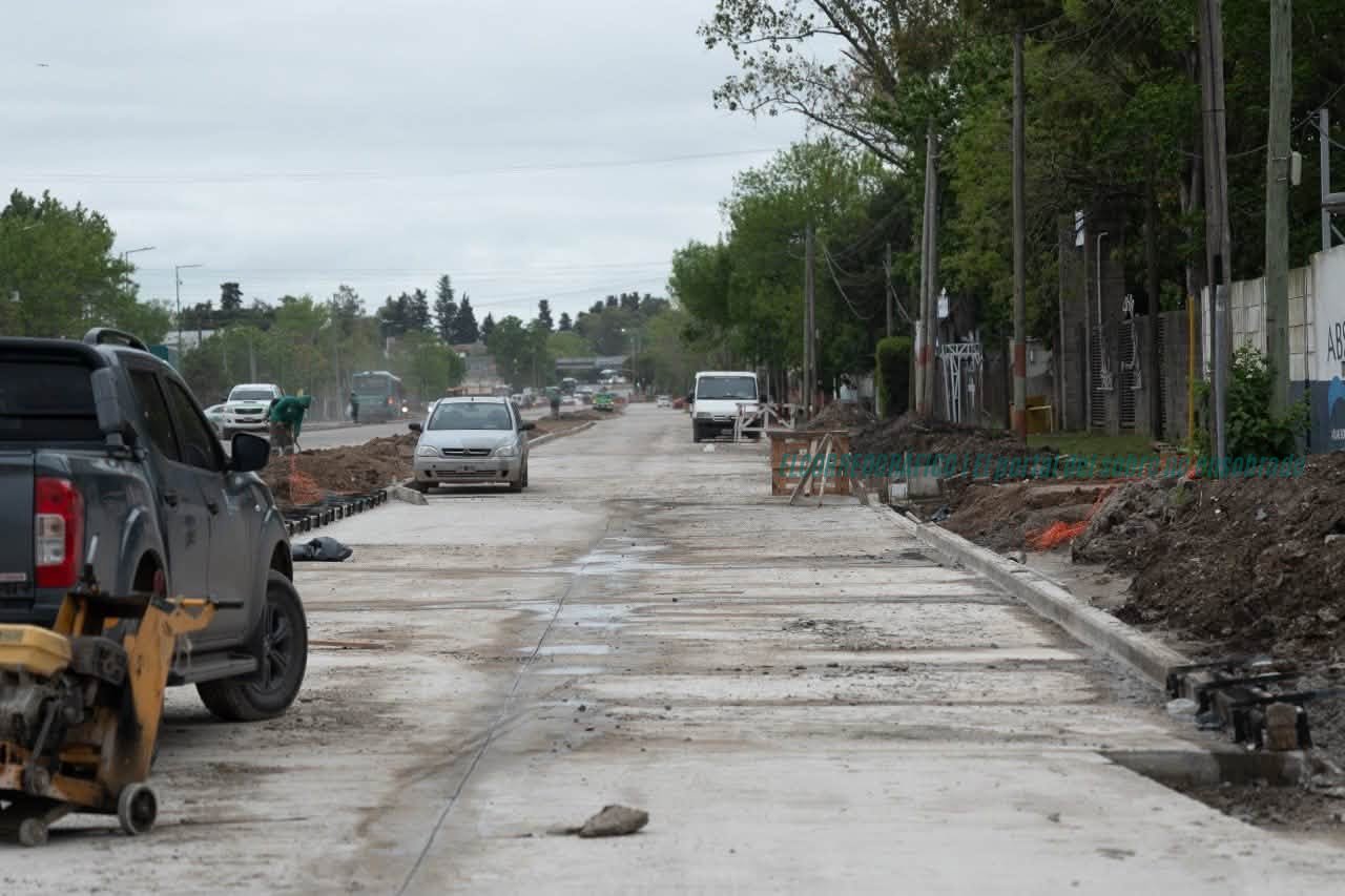 Camino Rivadavia en Ensenada: tramo de la Ruta Provincial 13 en obra